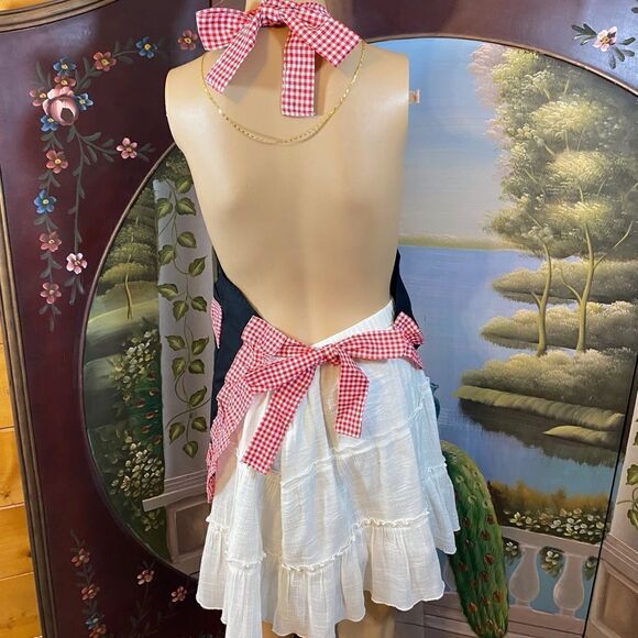 Gorgeous apron Black with Red & White Check Bows & Ruffles - Picture 5 of 6